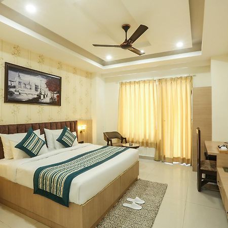 Hotel Green Lotus Luxe Gurgaon Exterior photo