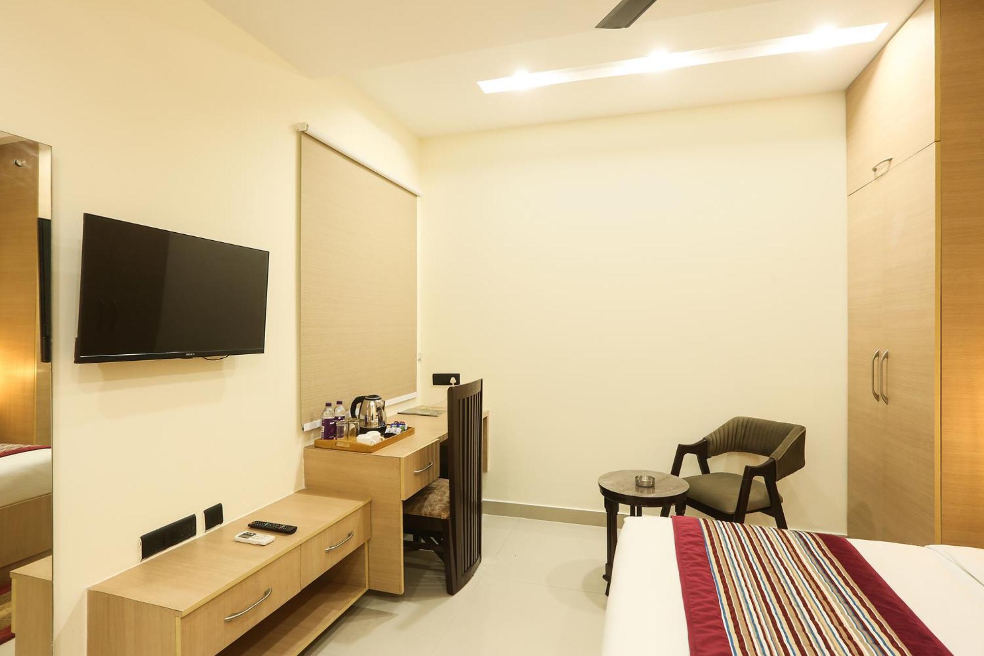 Hotel Green Lotus Luxe Gurgaon Exterior photo
