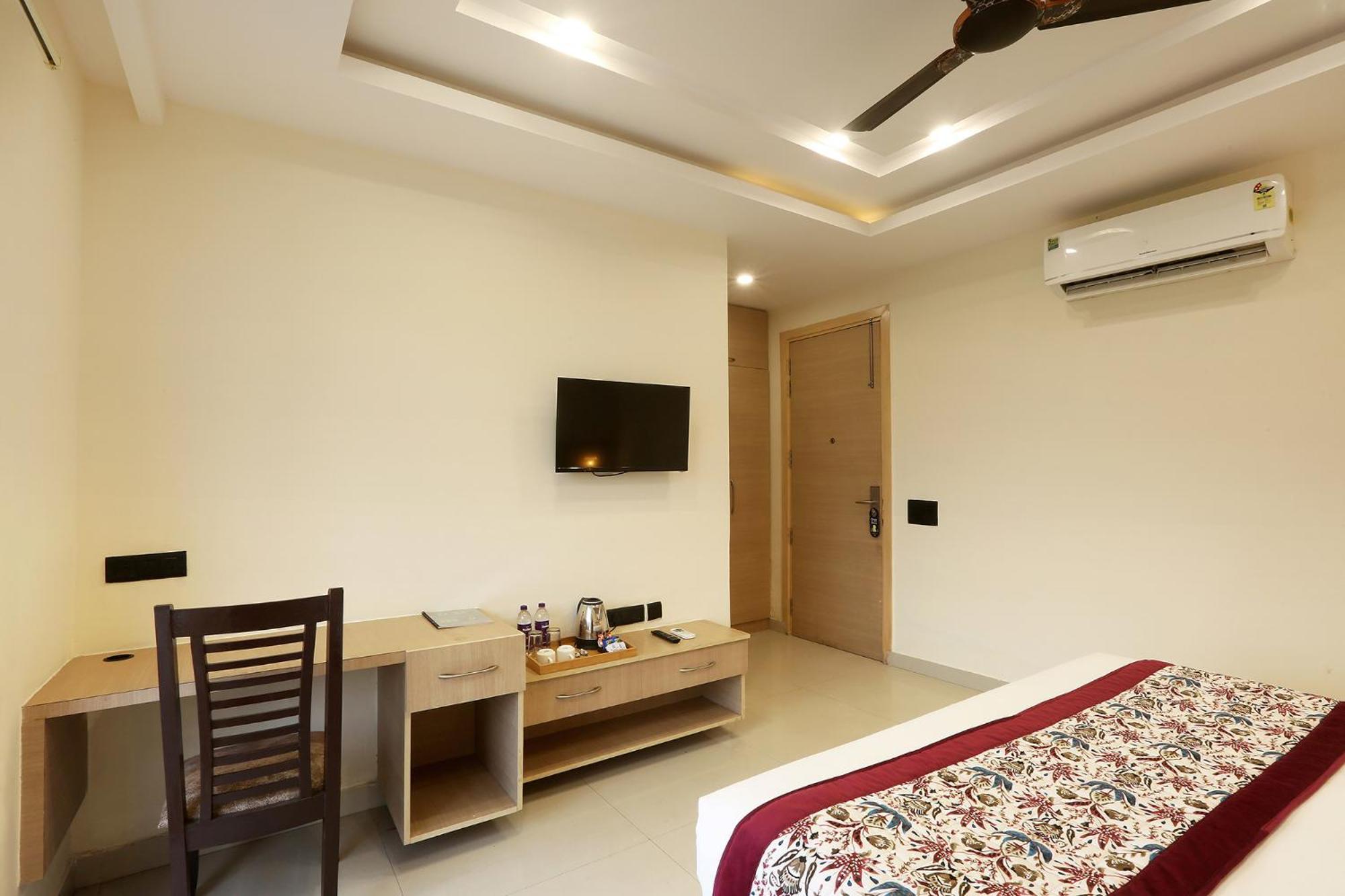 Hotel Green Lotus Luxe Gurgaon Exterior photo