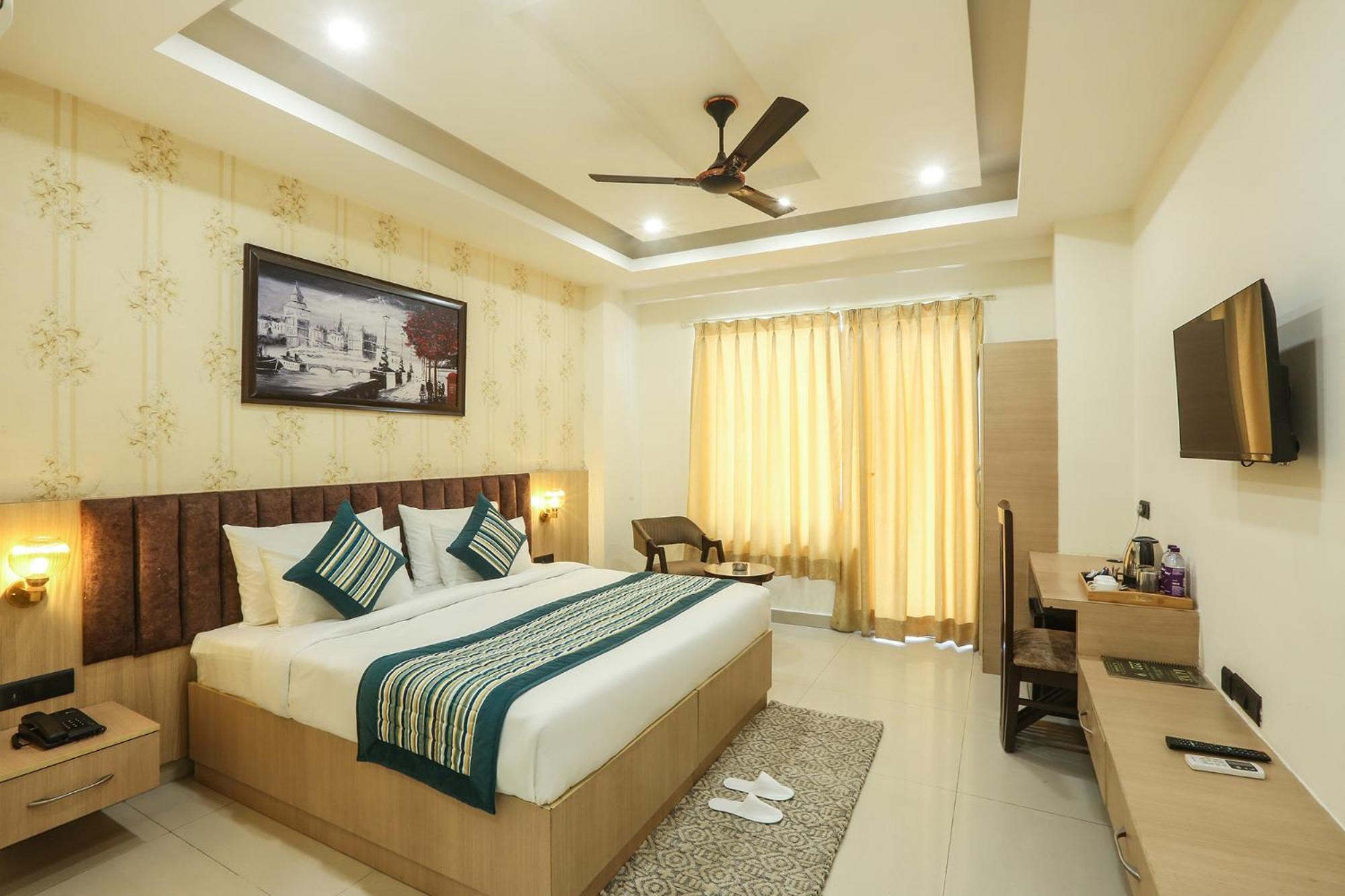 Hotel Green Lotus Luxe Gurgaon Exterior photo