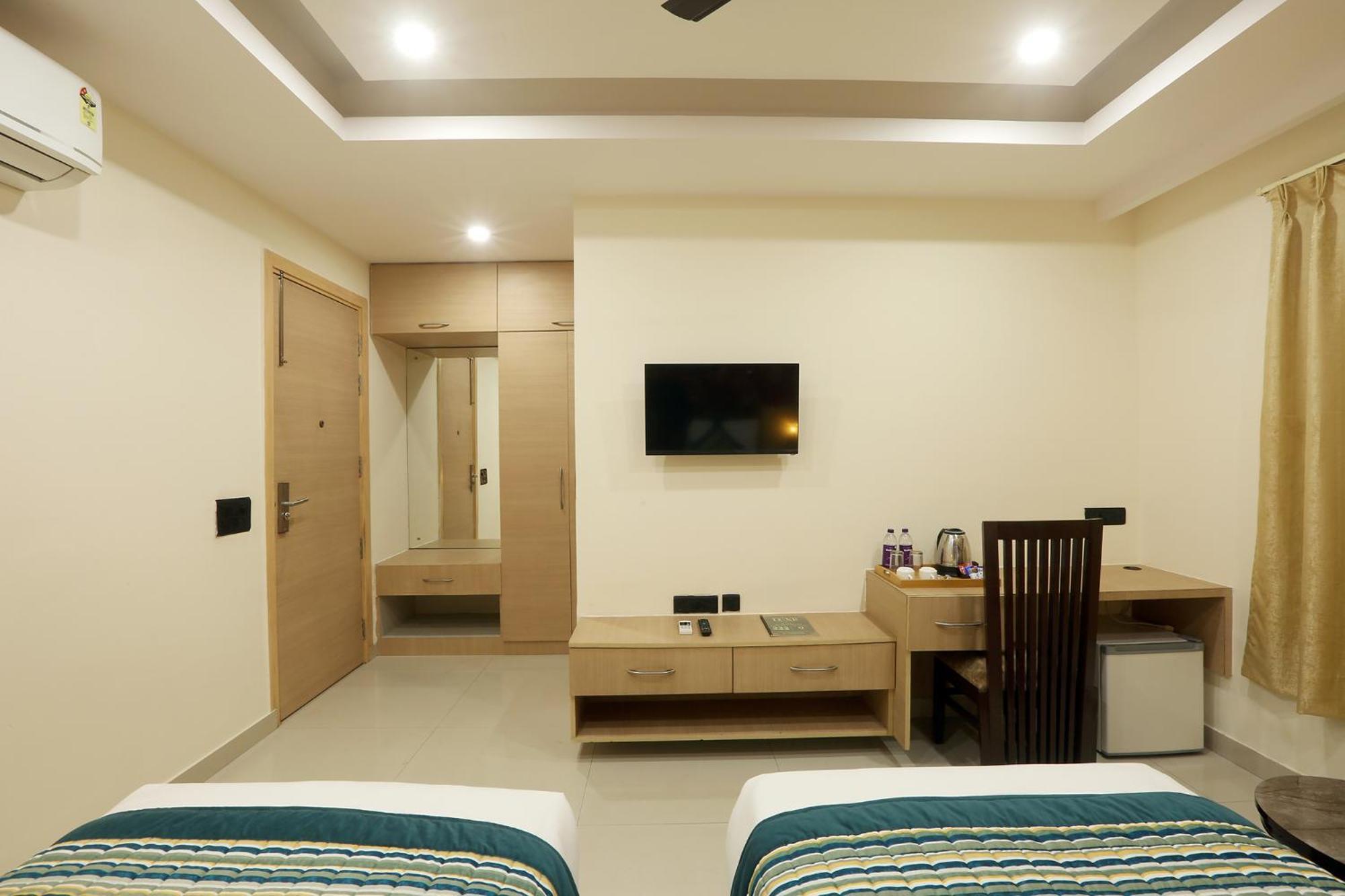 Hotel Green Lotus Luxe Gurgaon Exterior photo