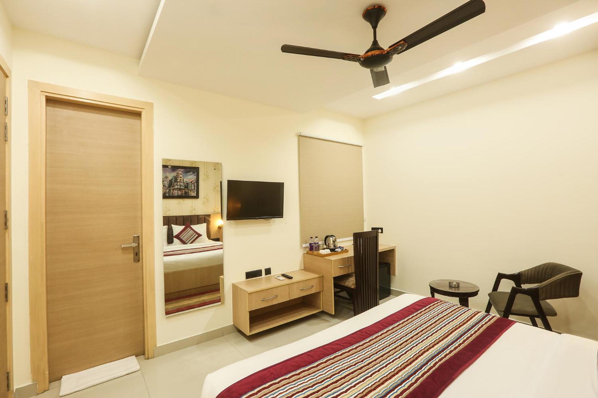 Hotel Green Lotus Luxe Gurgaon Exterior photo