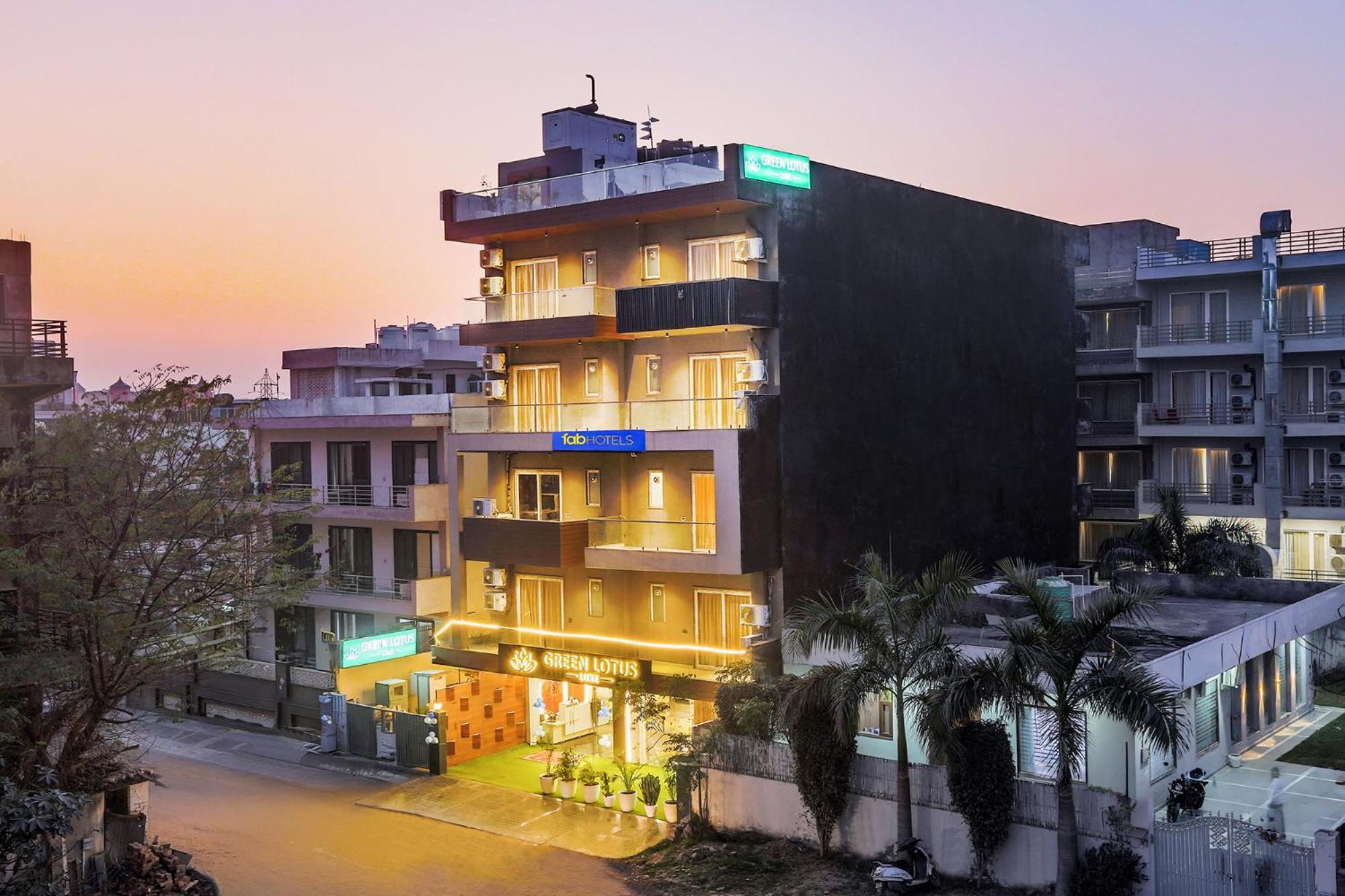 Hotel Green Lotus Luxe Gurgaon Exterior photo